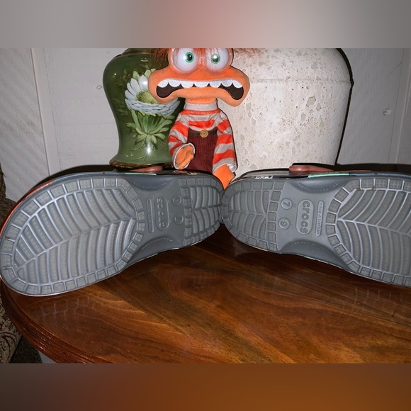 Like New Disney Crocs Cars Tow Mater Adult MENS 7 Women’s 9 Authentic Unisex - Picture 5 of 7